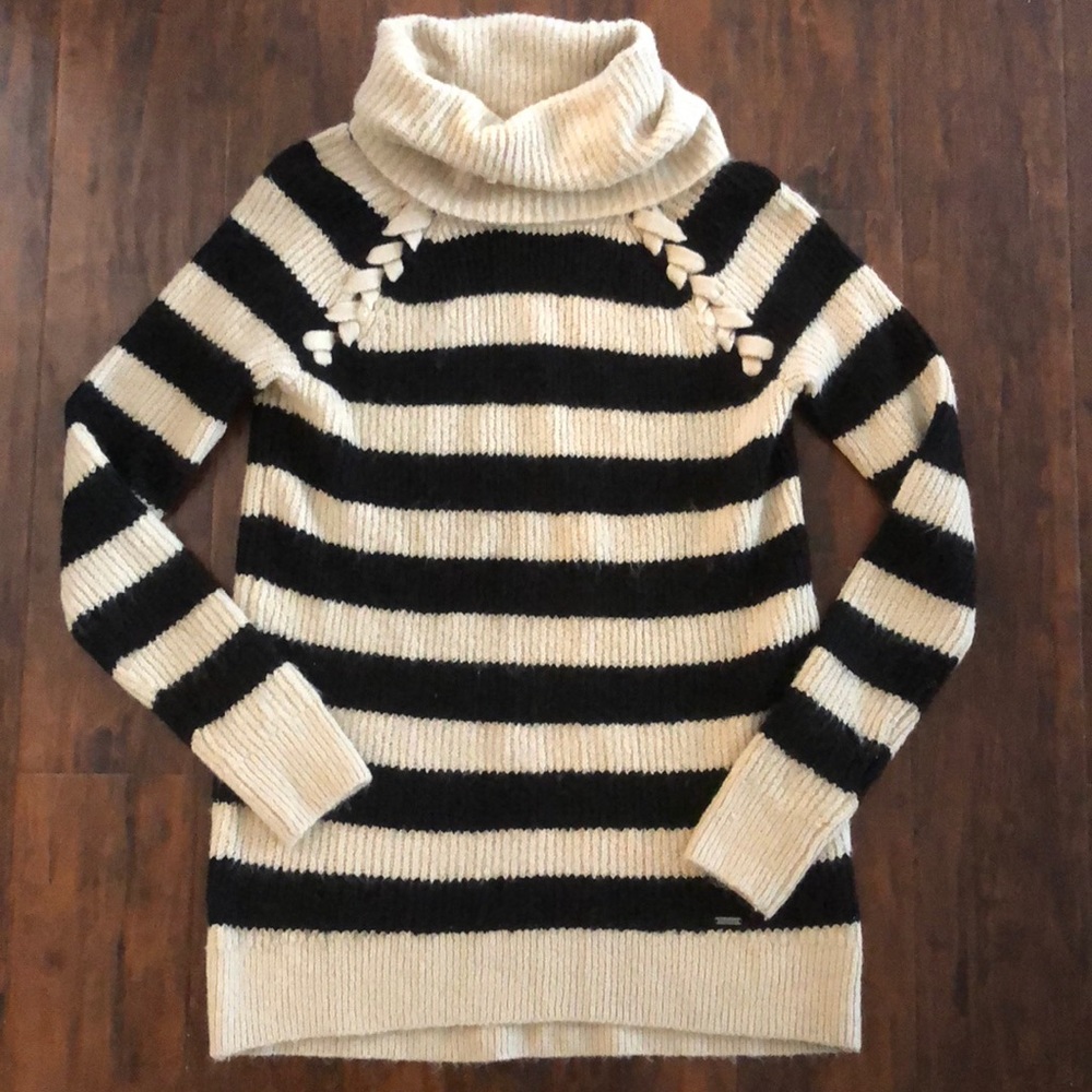 Hollister sweater